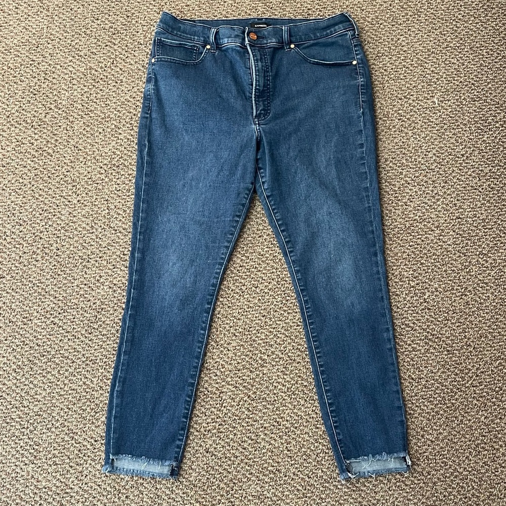 Final Price 🔥 Skinny High Rise Jeans - Distressed bottoms